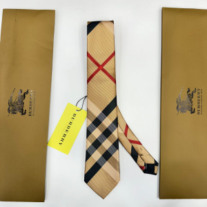 BURBERRY | TIE With Box